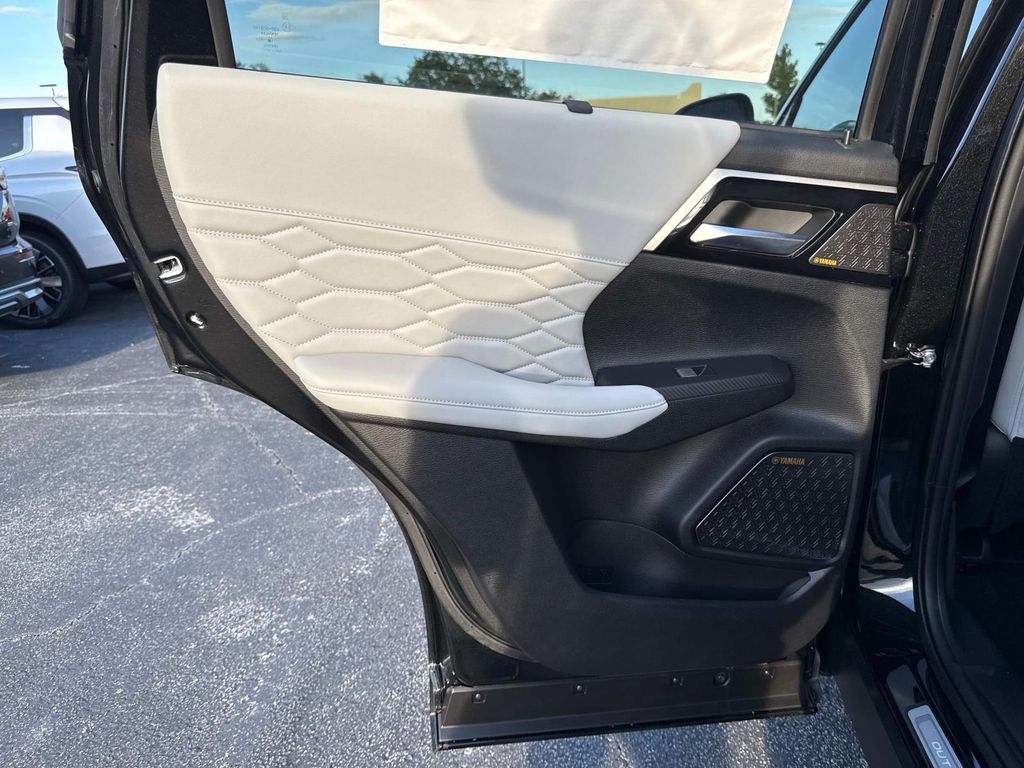 2025 Mitsubishi Outlander SEL GT photo 9