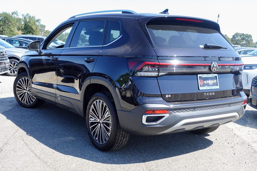 2025 Volkswagen Taos SE photo 4