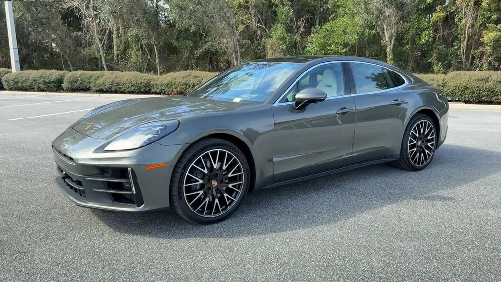 2025 Porsche Panamera 4 photo 4
