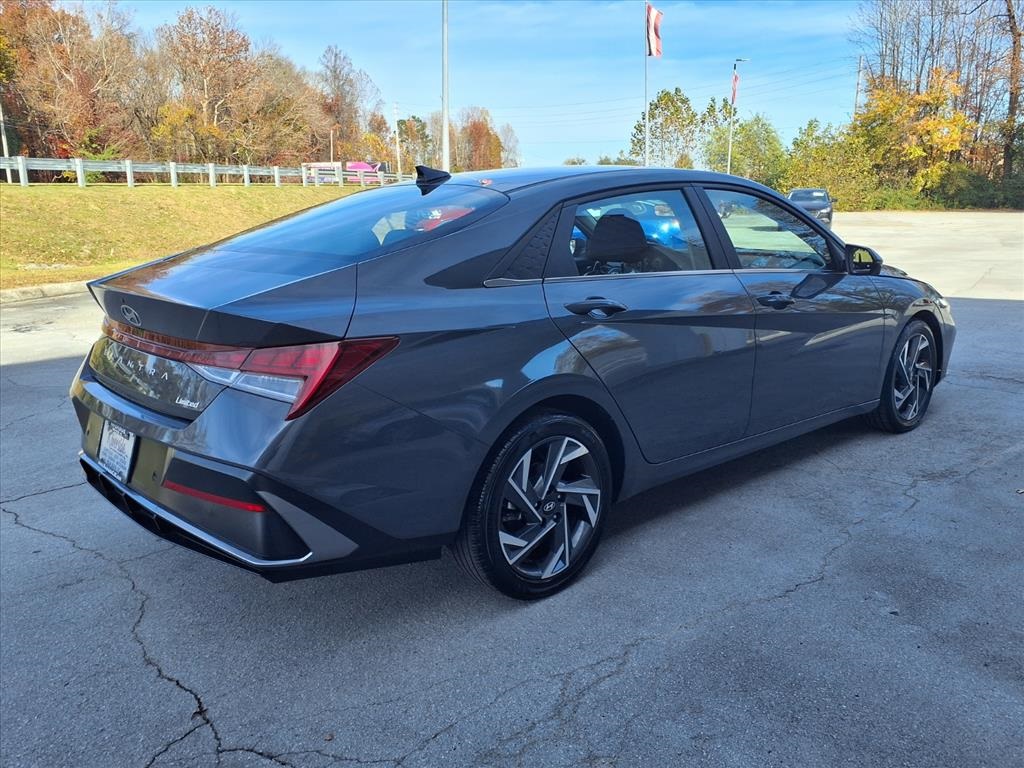 2024 Hyundai Elantra Limited photo 2