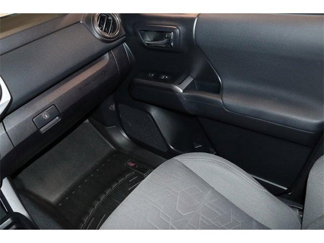 2019 Toyota Tacoma SR5 photo 18