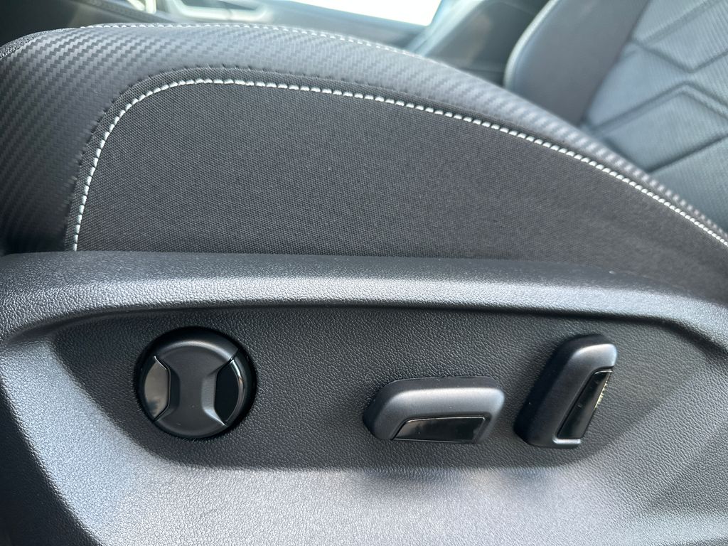 2026 Volkswagen Atlas Cross Sport SE Technology photo 4