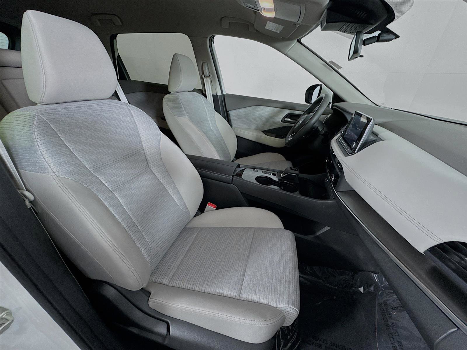 2023 Nissan Rogue SV photo 23