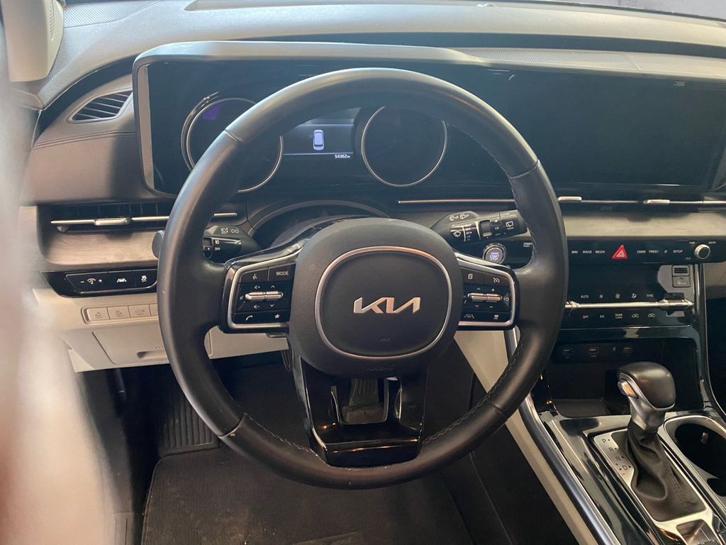 2022 Kia Carnival SX photo 8