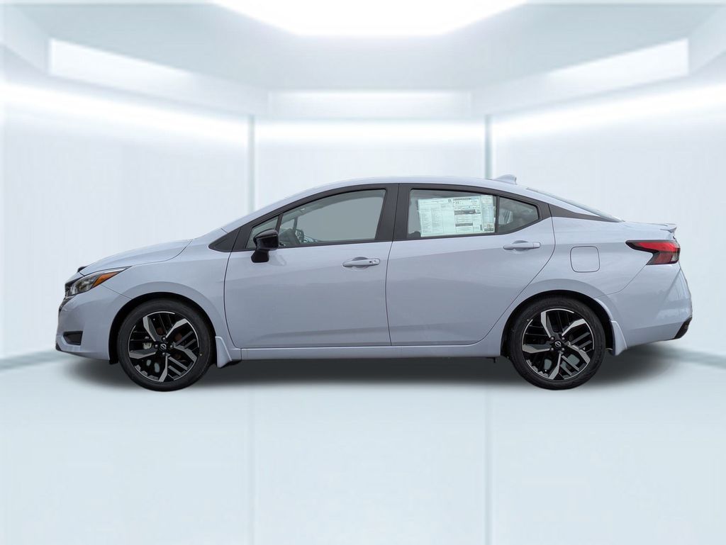 2025 Nissan Versa 1.6 SR photo 2