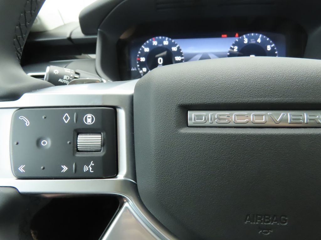 2024 Land Rover Discovery P300 S photo 10