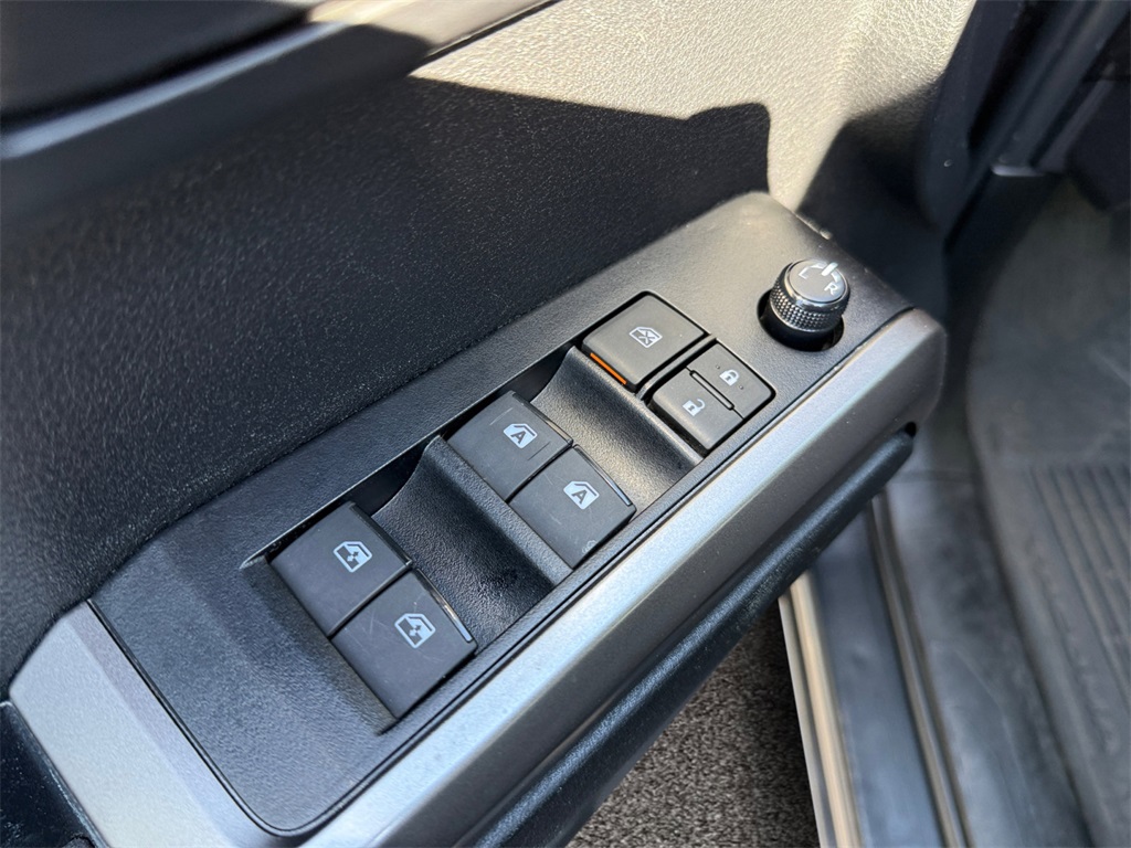 2023 Toyota Tacoma SR5 photo 17