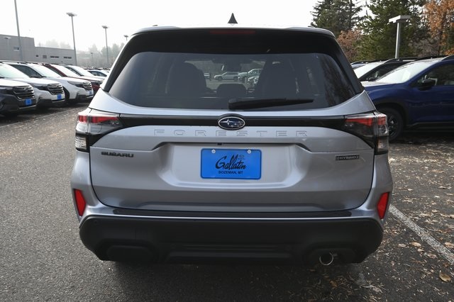 2025 Subaru Forester Touring photo 4