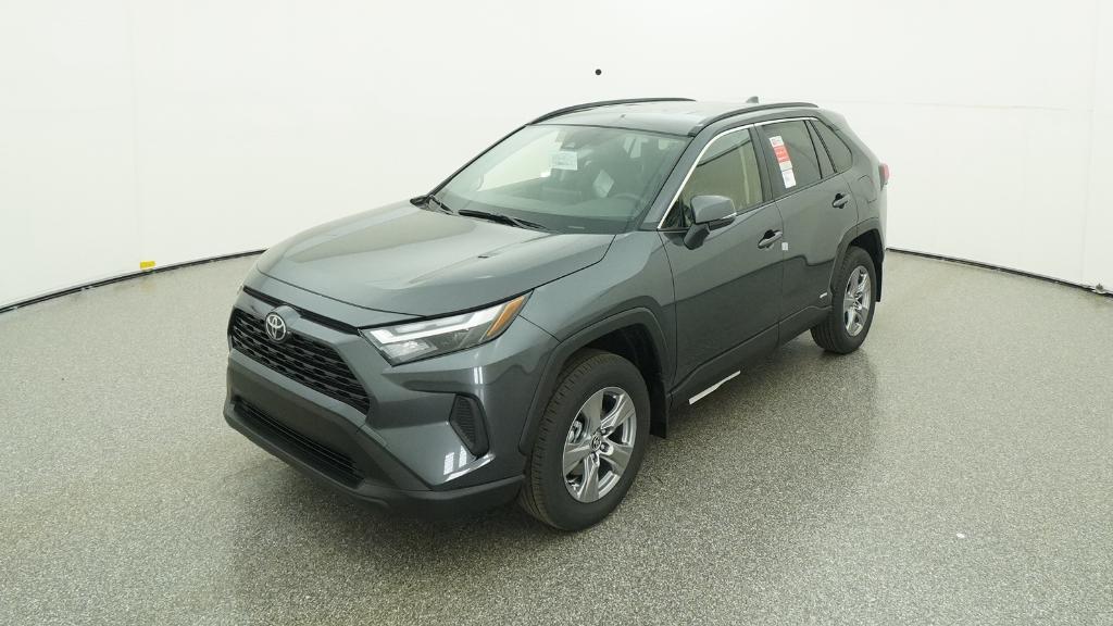 2025 Toyota RAV4 XLE's photo