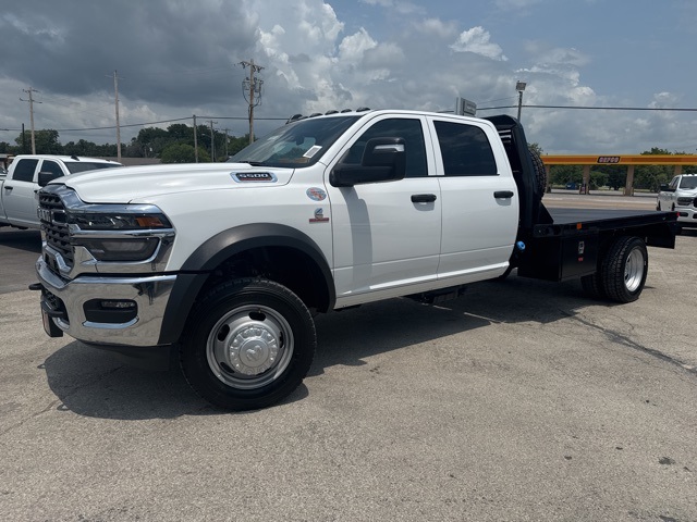 2025 Ram 5500 Tradesman photo 2