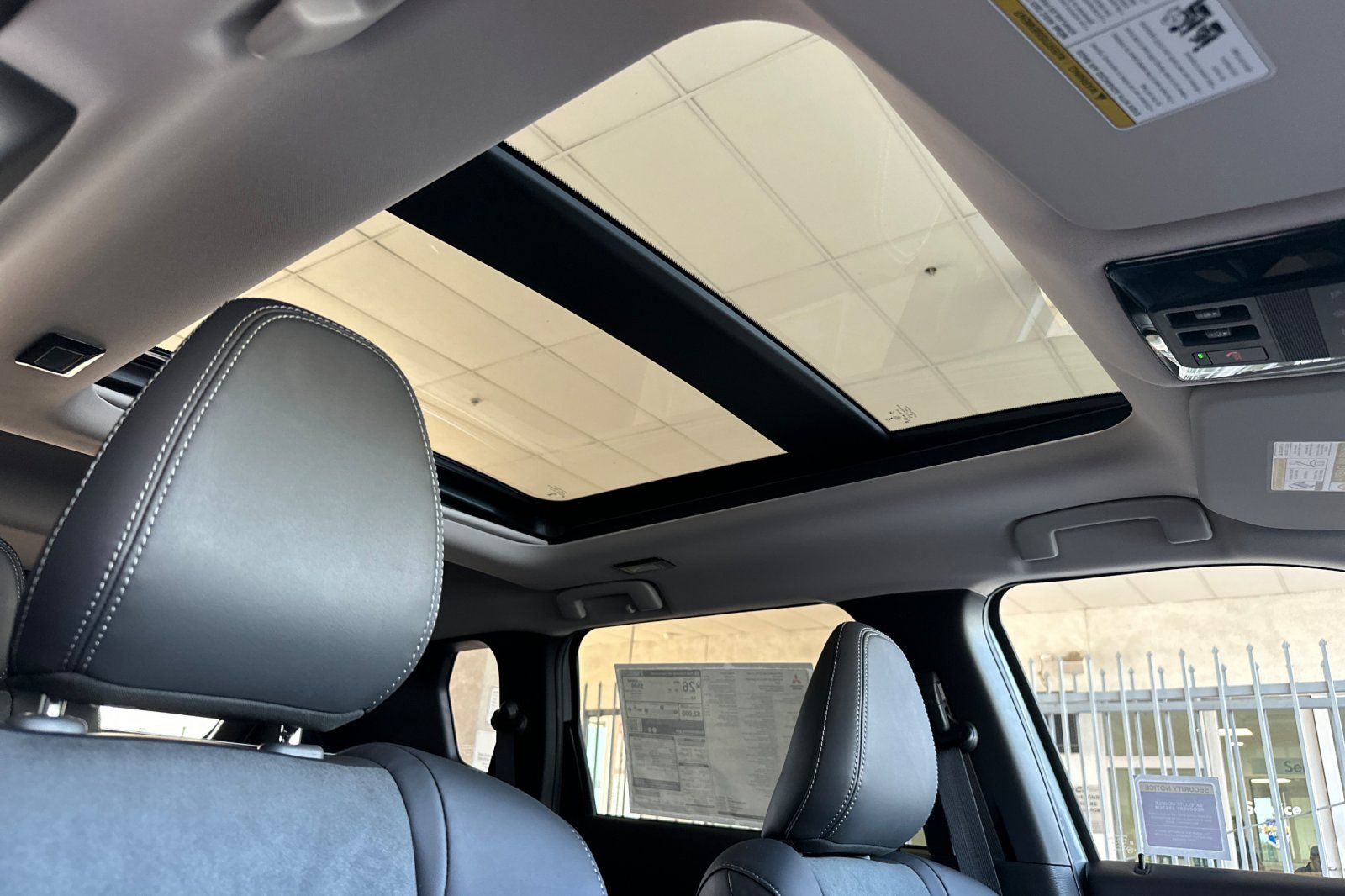 2025 Mitsubishi Outlander SE photo 15