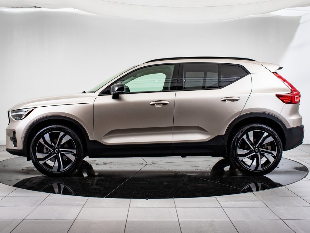 2024 Volvo XC40 Plus photo 5