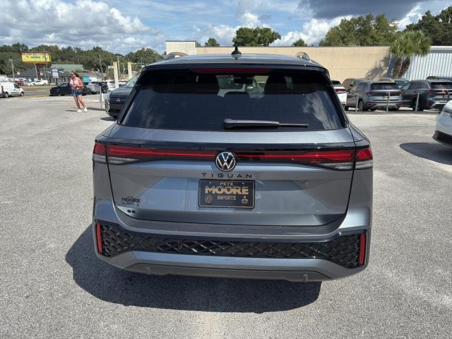 2025 Volkswagen Tiguan SE R-Line Black photo 4
