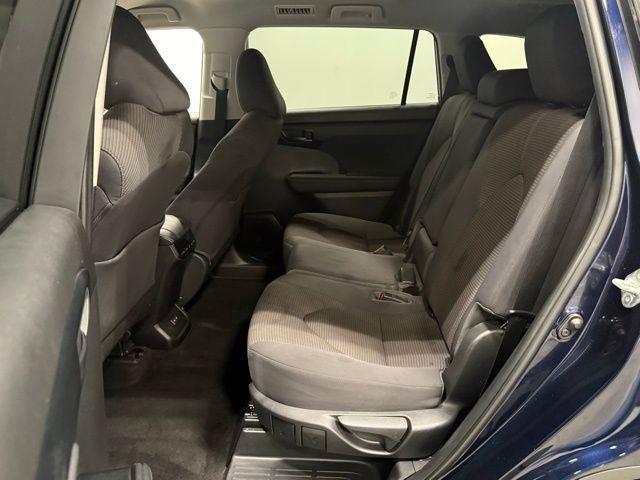 2023 Toyota Highlander LE photo 23