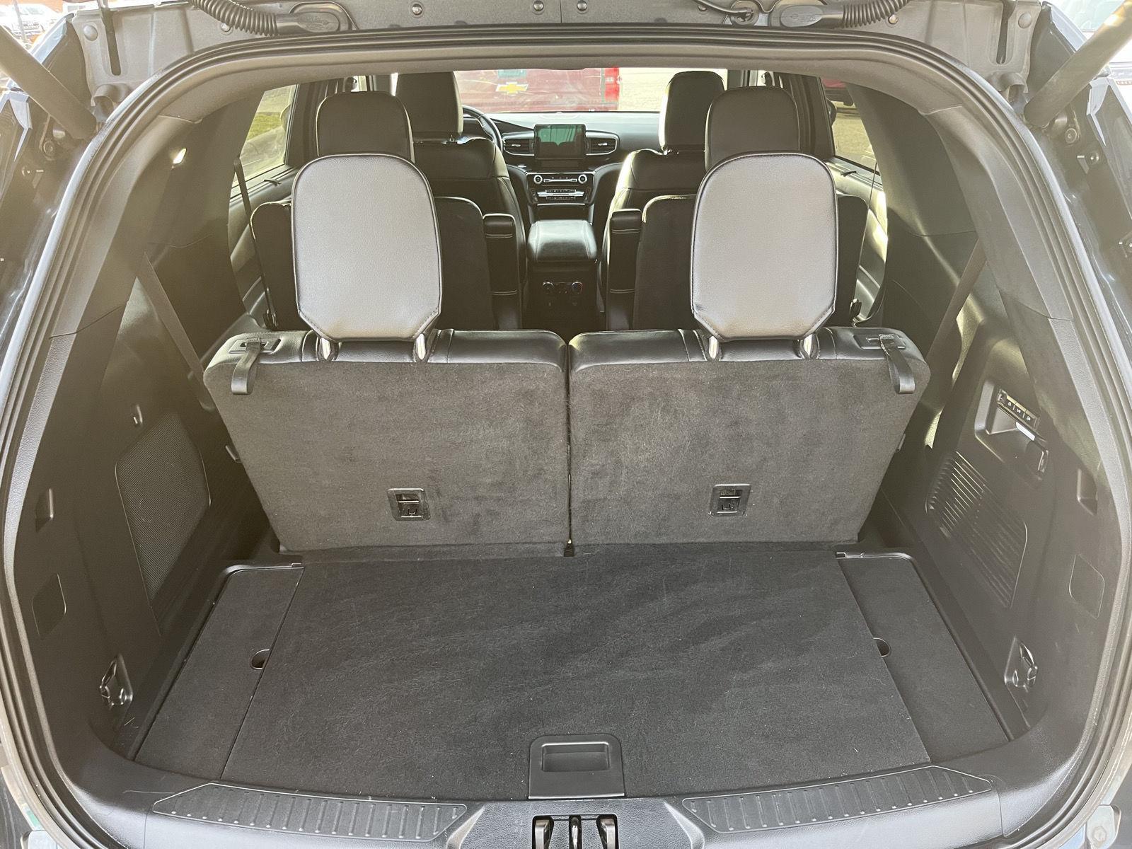 2022 Ford Explorer ST photo 4