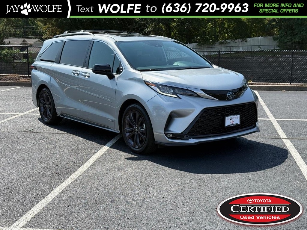 2021 Toyota Sienna XSE's photo