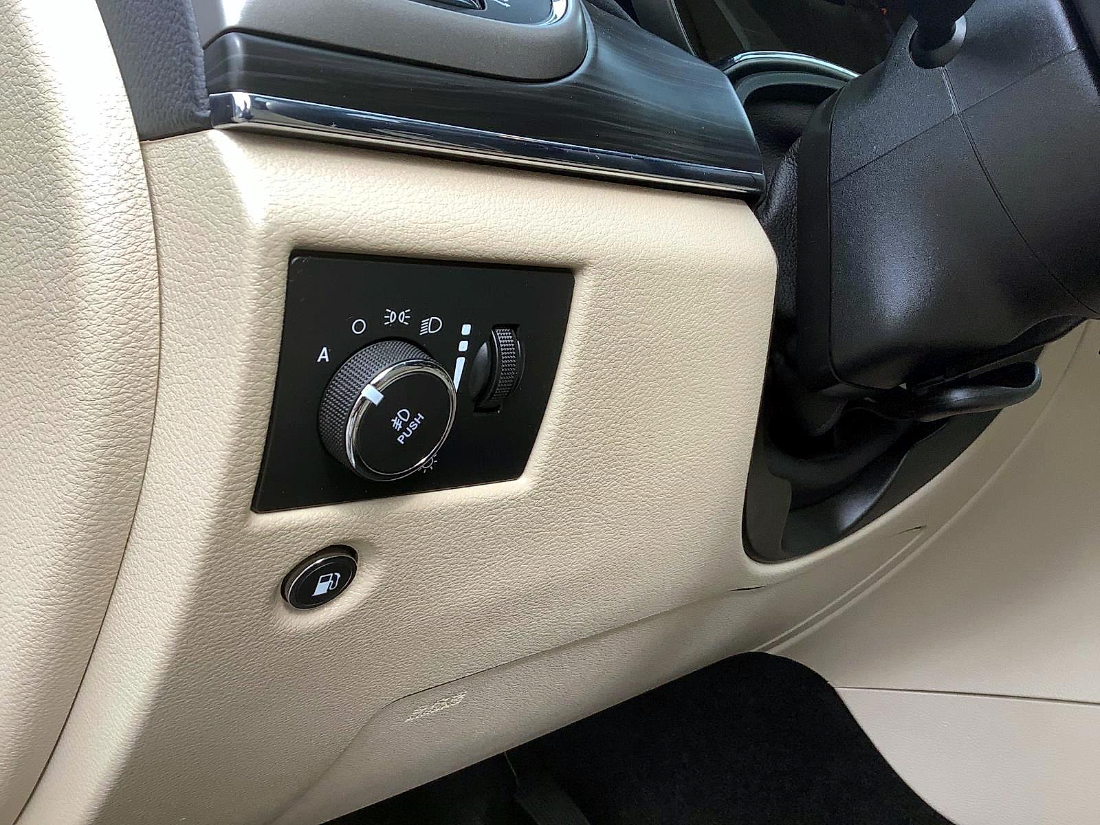 2021 Jeep Grand Cherokee Limited photo 2