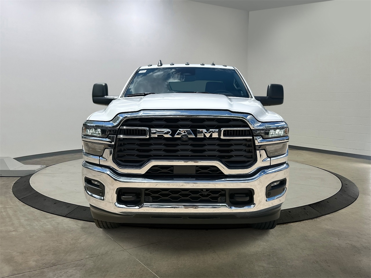 2025 Ram 3500 Tradesman photo 2