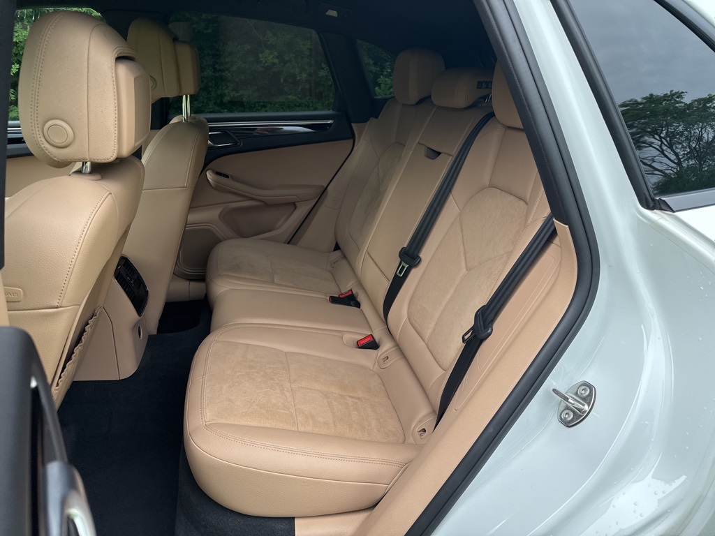 2019 Porsche Macan Base photo 13