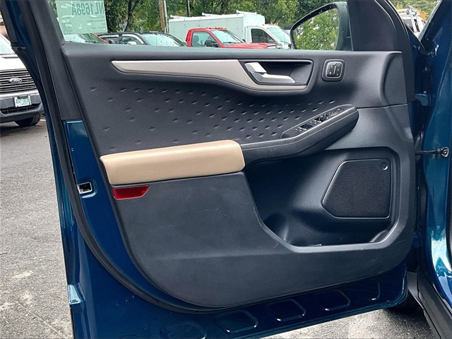 2020 Ford Escape SEL photo 16