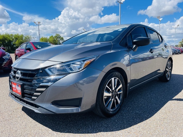 2024 Nissan Versa 1.6 S photo 3