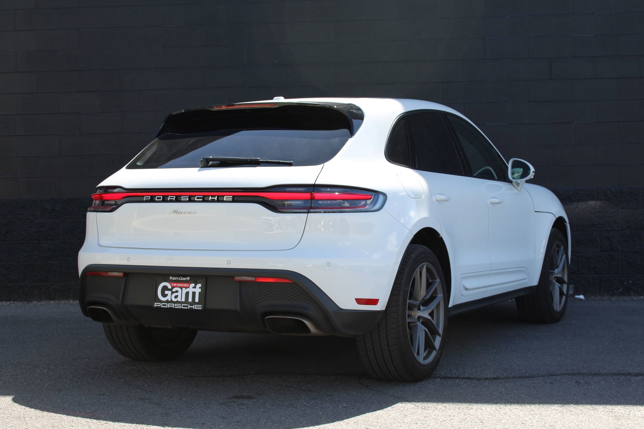 2023 Porsche Macan T photo 9