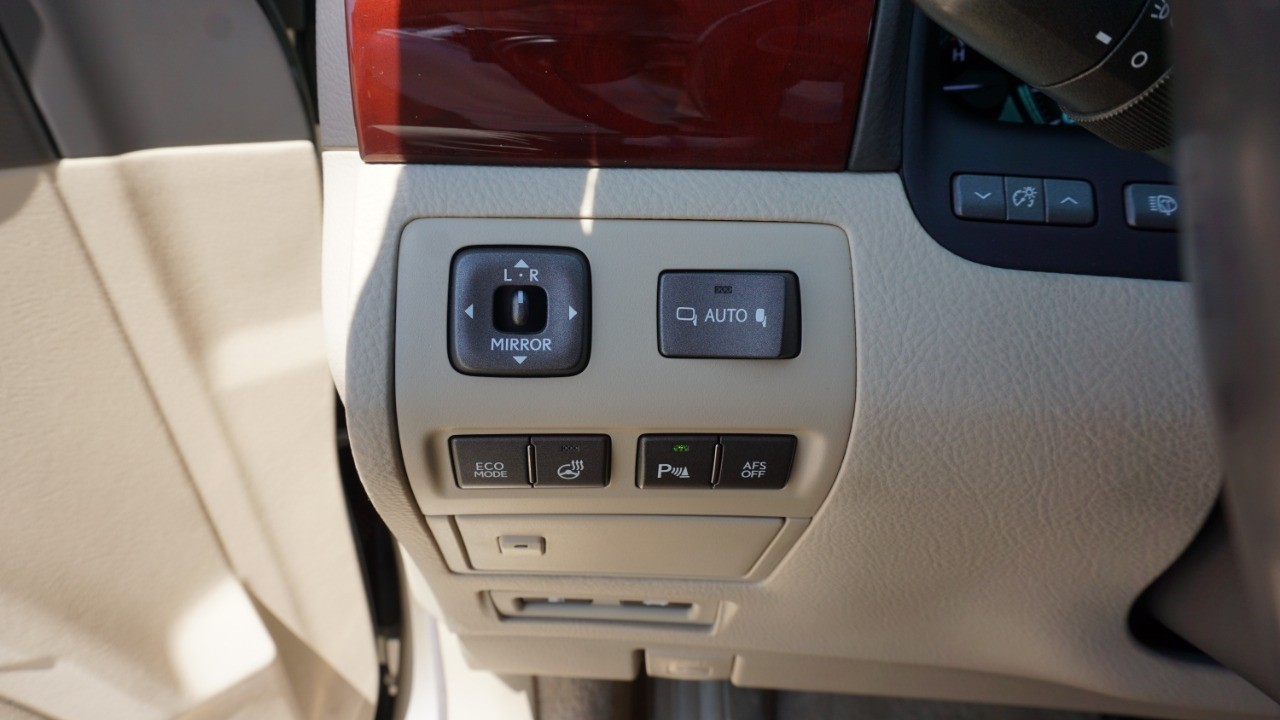 2011 Lexus LS 460 photo 21