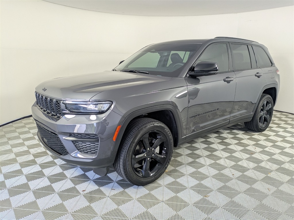 2023 Jeep Grand Cherokee Laredo Altitude photo 6