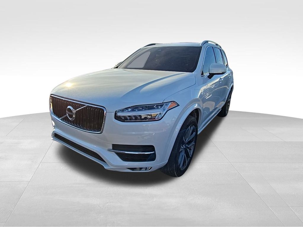 2019 Volvo XC90 T6 Momentum photo 3