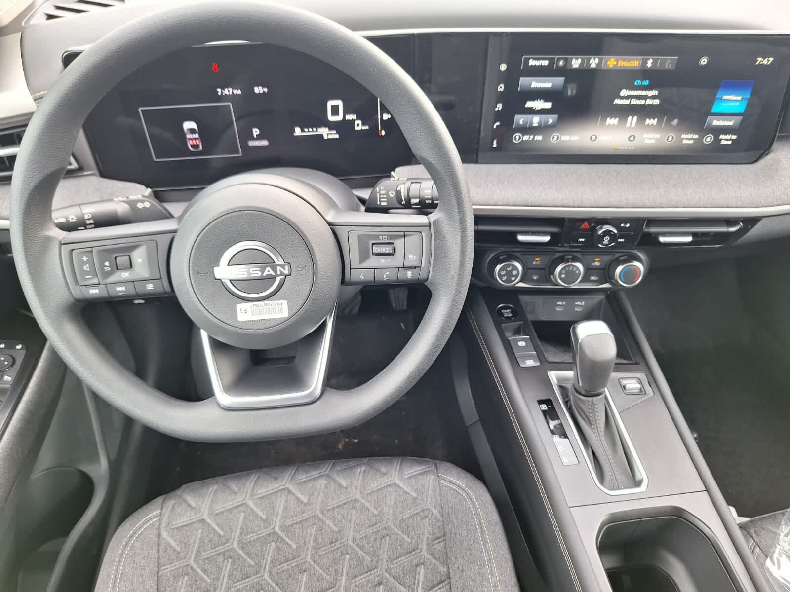 2025 Nissan Kicks SV photo 18