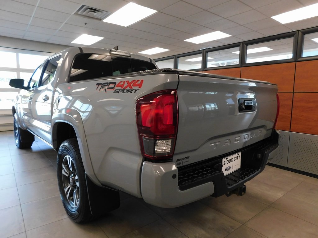 2018 Toyota Tacoma TRD Sport photo 9