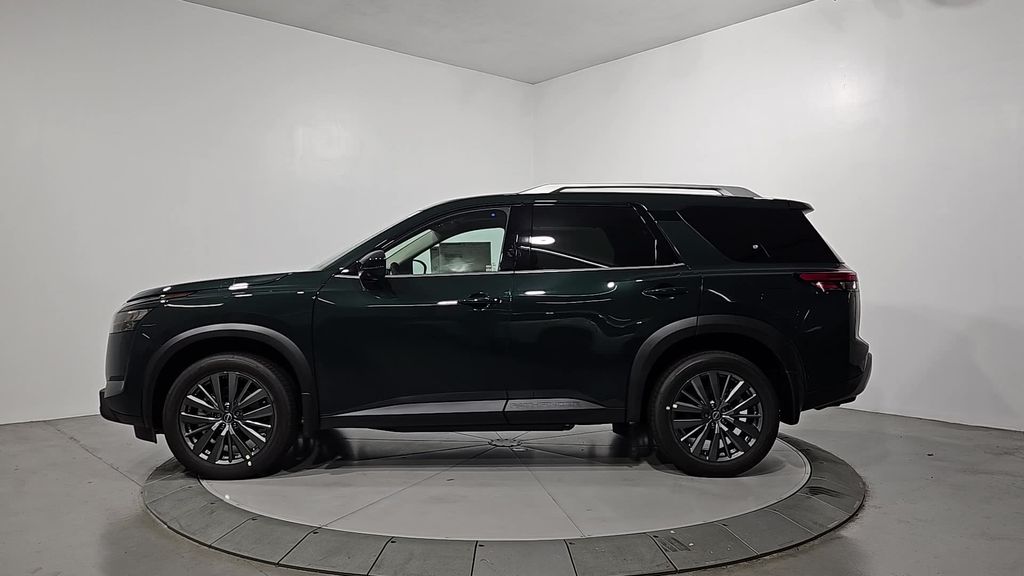 2025 Nissan Pathfinder SL photo 2