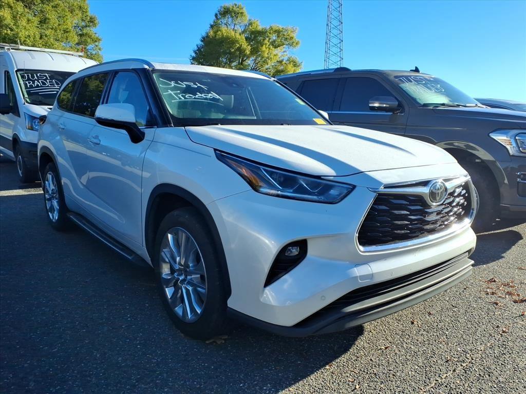 2021 Toyota Highlander Limited photo 2