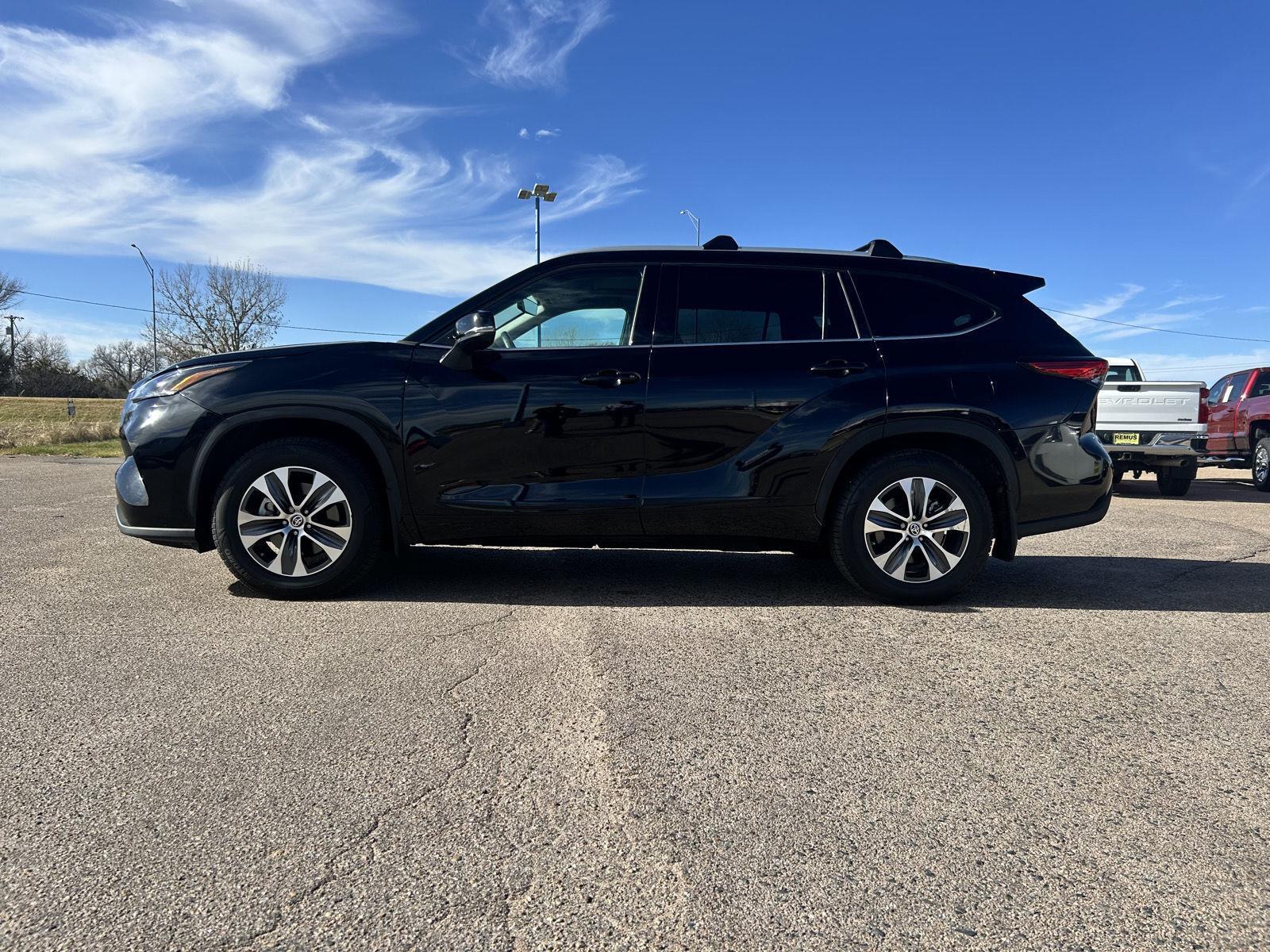 2022 Toyota Highlander XLE photo 4