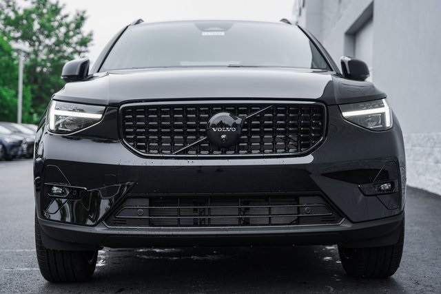 2026 Volvo XC40 AWD photo 2