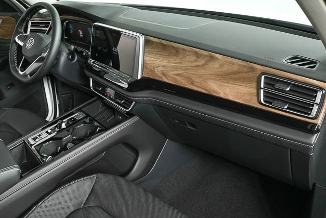 2025 Volkswagen Atlas SE Technology photo 21