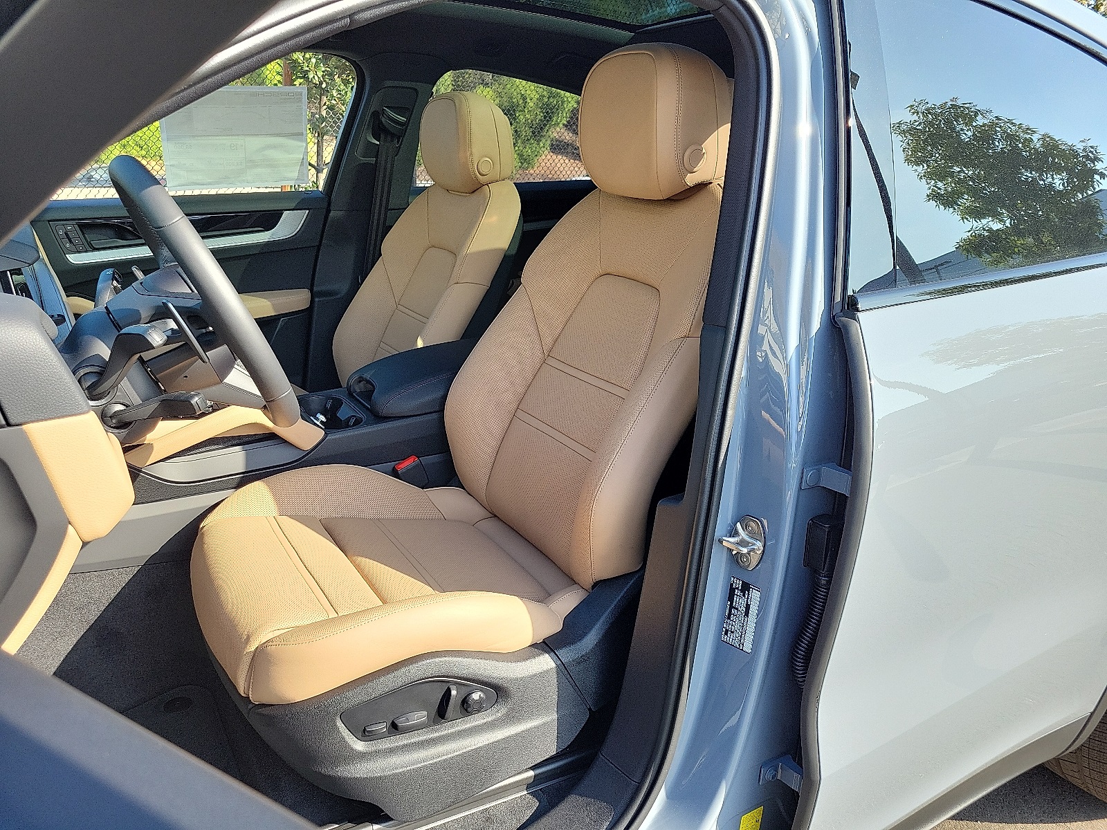 2026 Porsche Cayenne Coupe photo 4