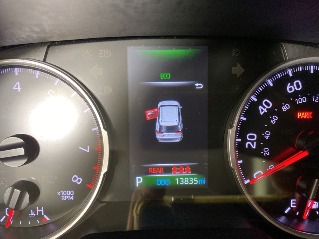 2022 Toyota RAV4 LE photo 25