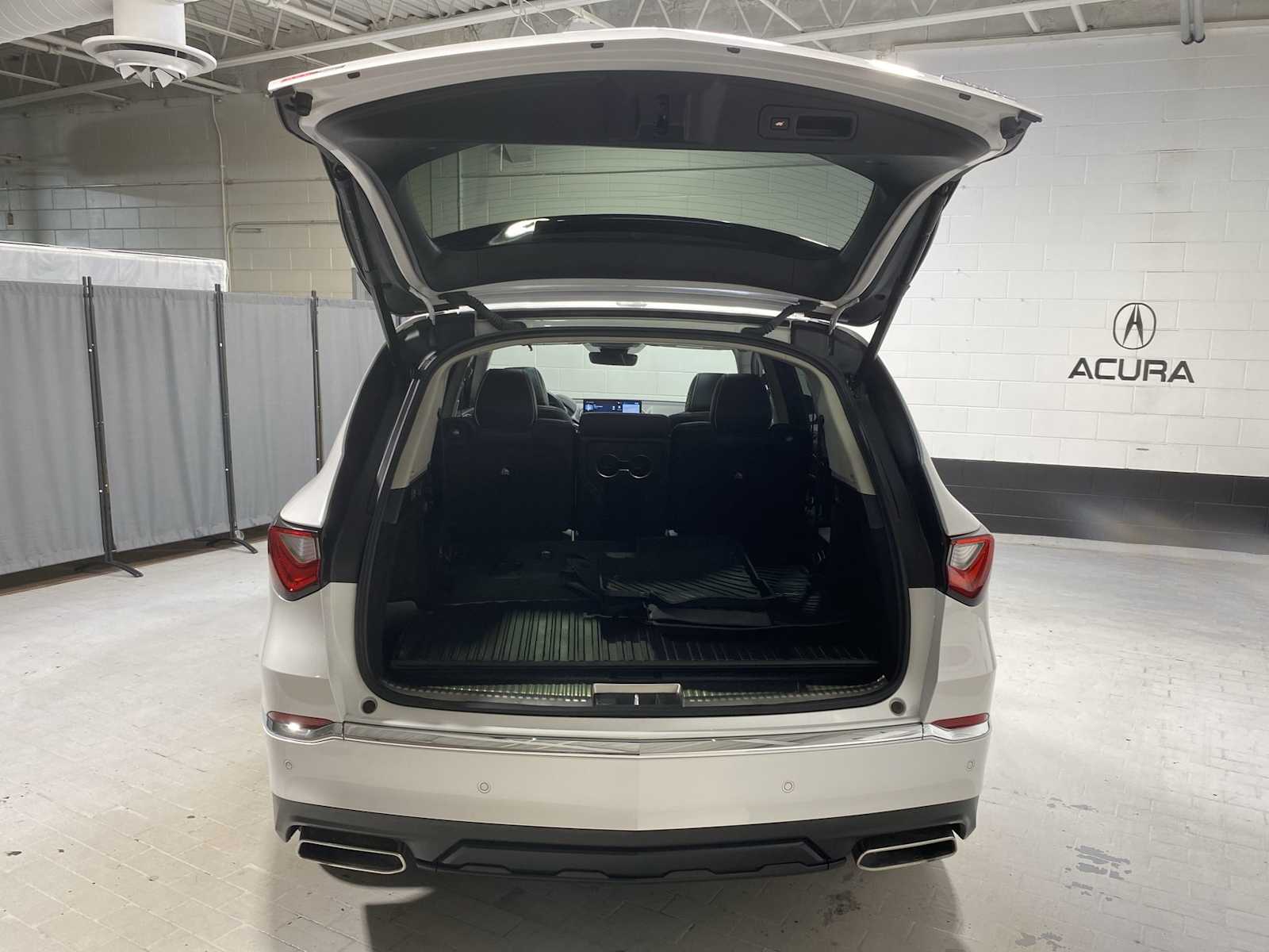 2024 Acura MDX Advance SH-AWD photo 18