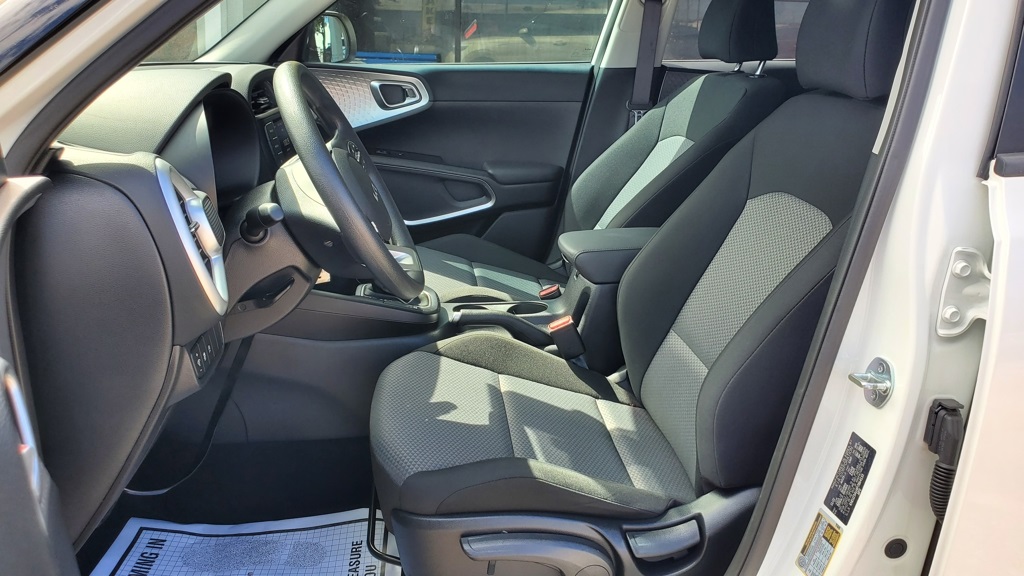 2023 Kia Soul LX photo 14