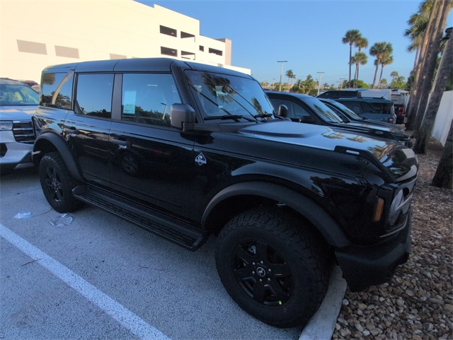 2025 Ford Bronco Outer Banks photo 2