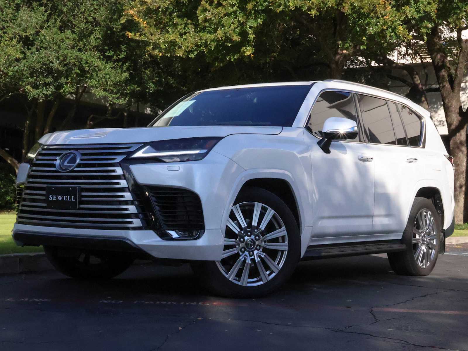 2023 Lexus LX Ultra Luxury's photo