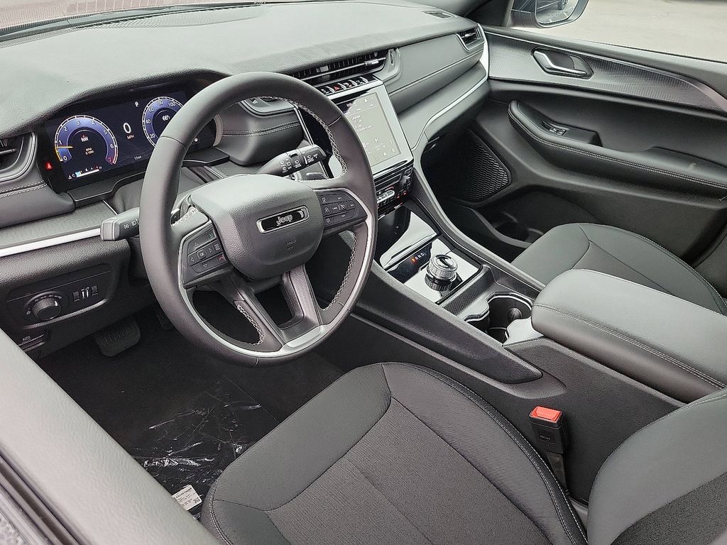 2025 Jeep Grand Cherokee Laredo X photo 3