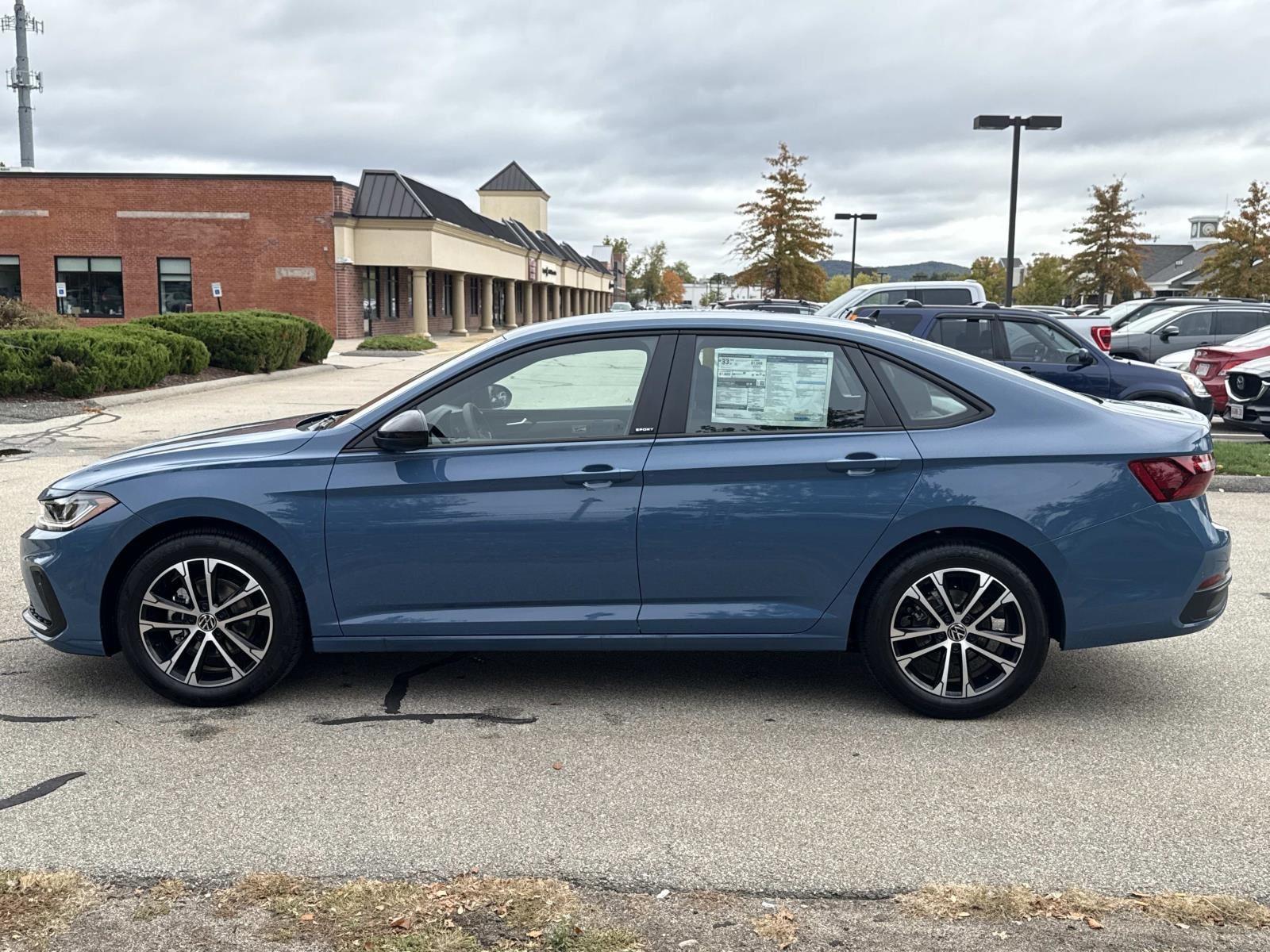 2025 Volkswagen Jetta Sport photo 3