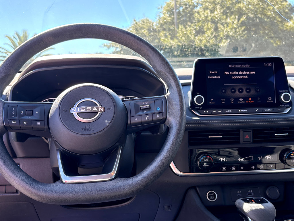 2023 Nissan Rogue SV photo 4