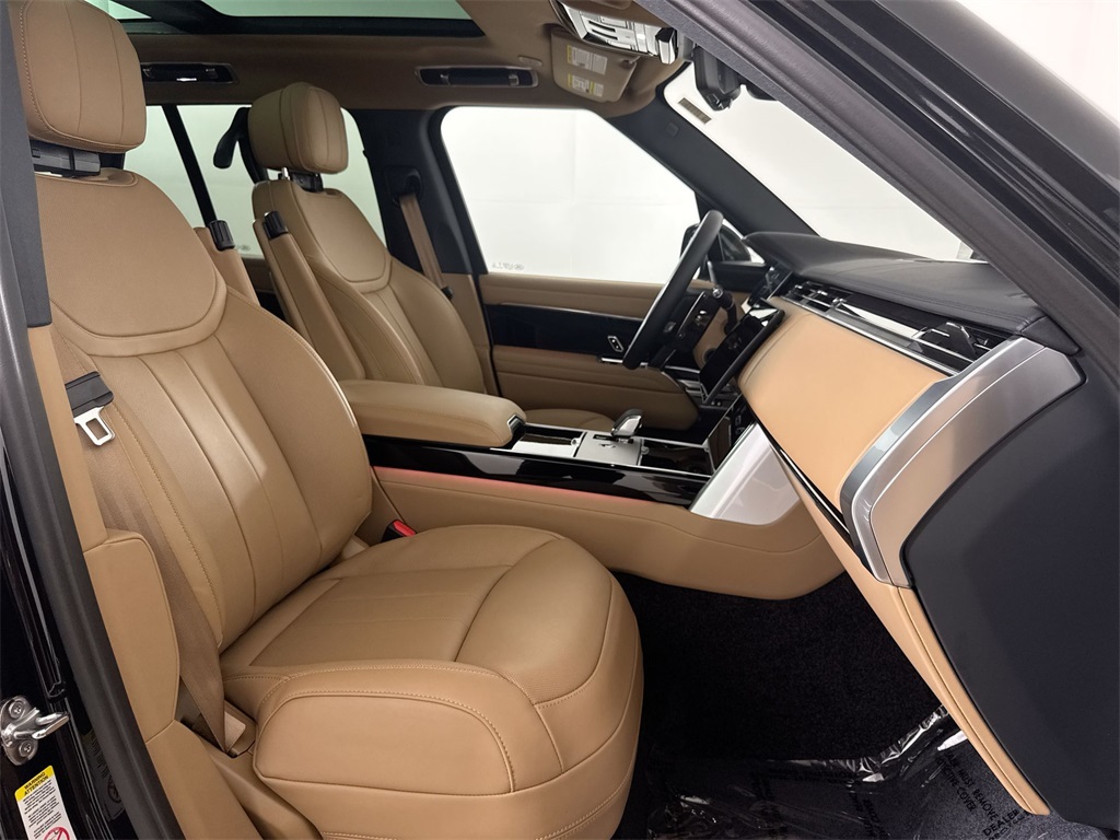 2025 Land Rover Range Rover SE photo 21
