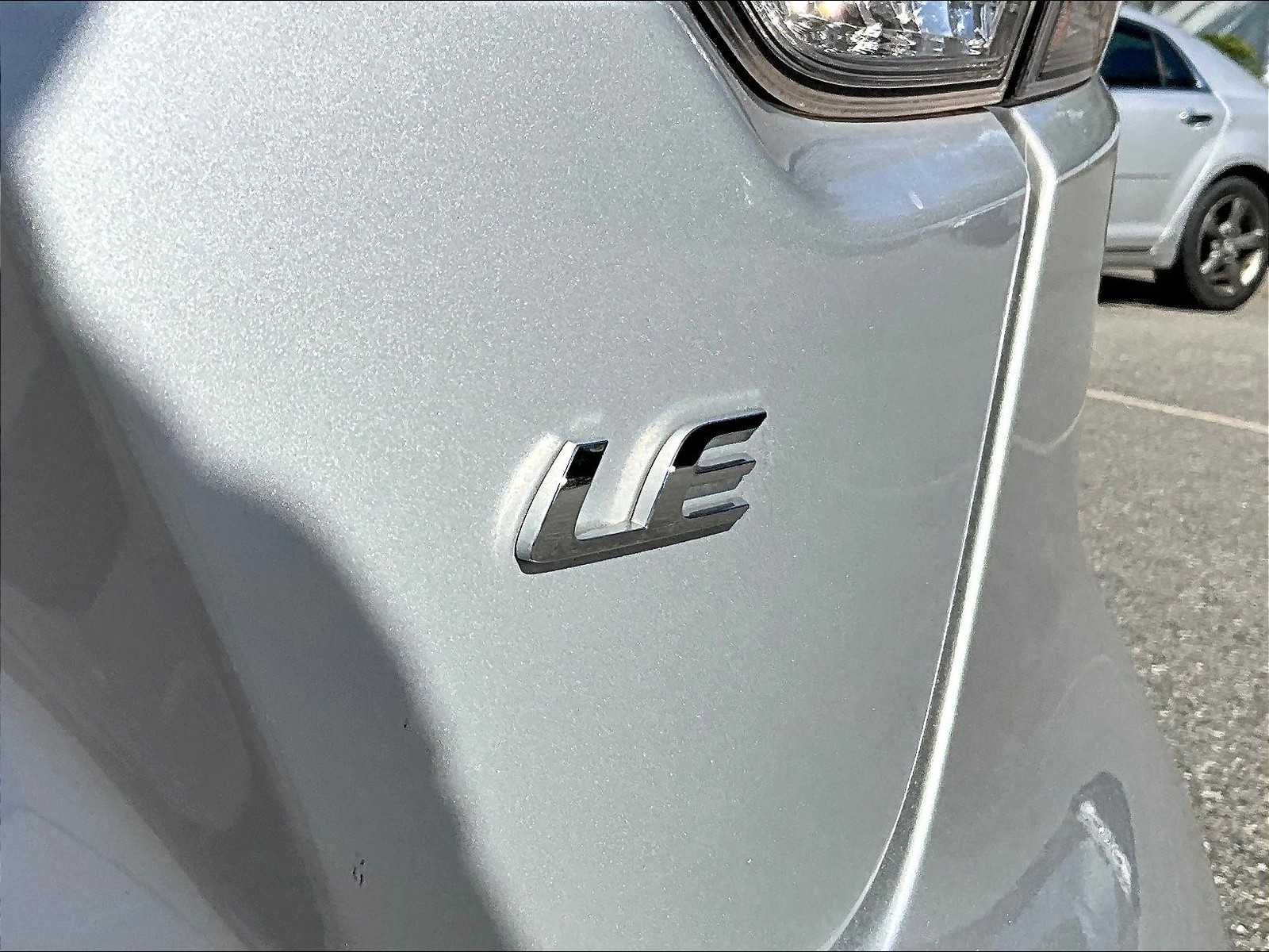 2021 Toyota Corolla LE photo 28