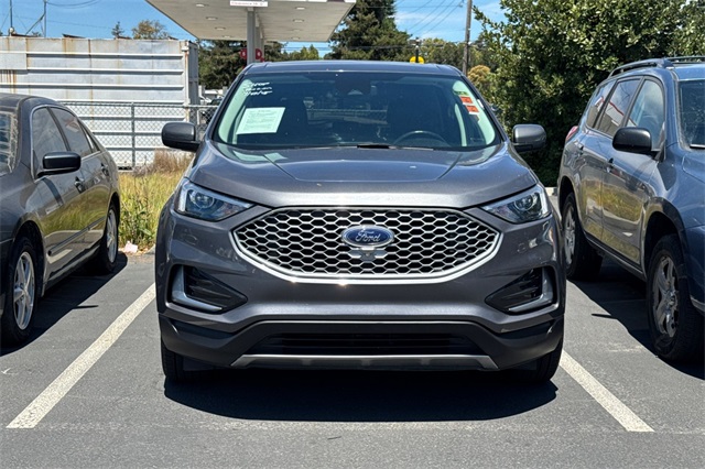 2023 Ford Edge SEL photo 3