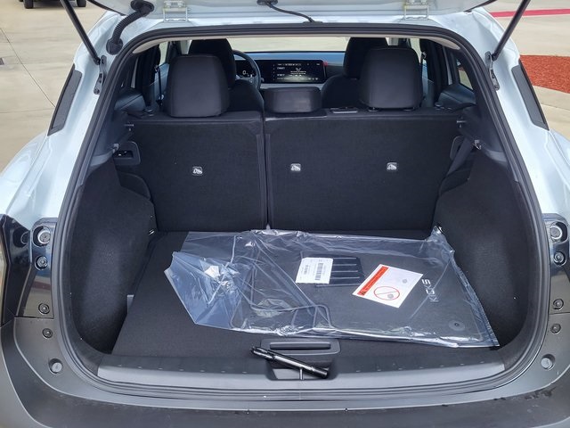 2025 Nissan Kicks SV photo 4
