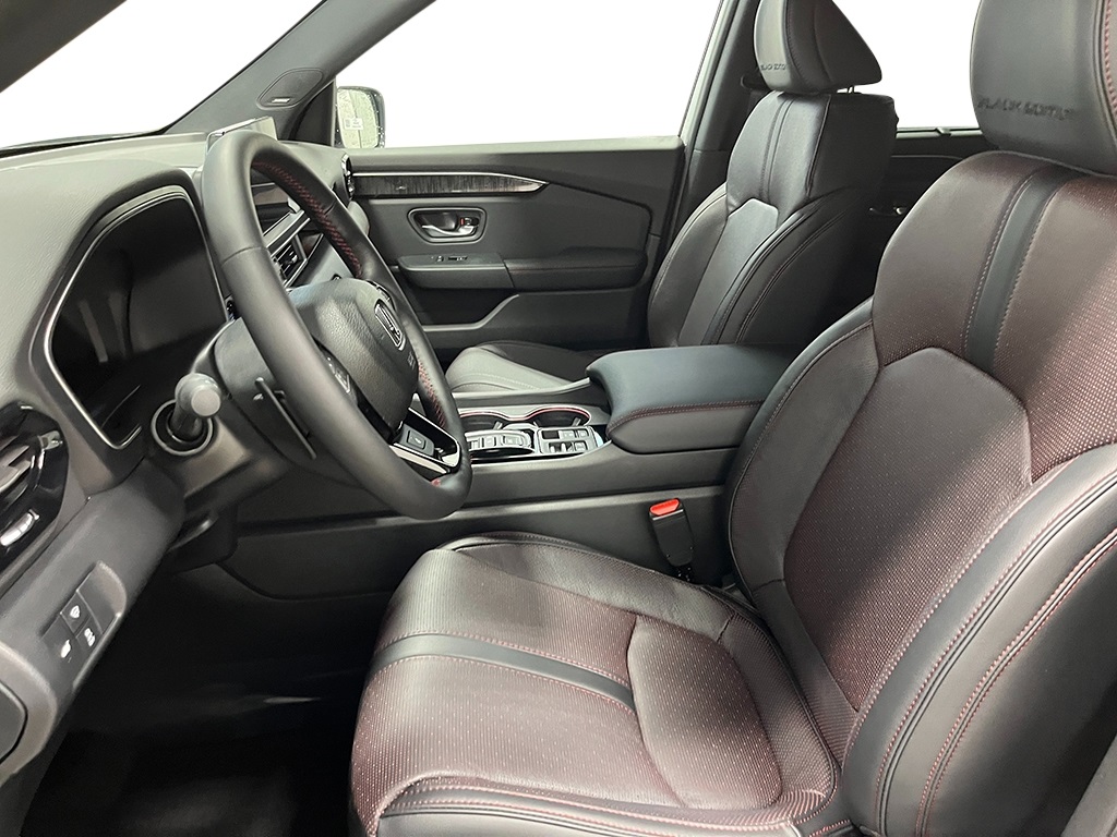 2025 Honda Pilot Black Edition photo 11